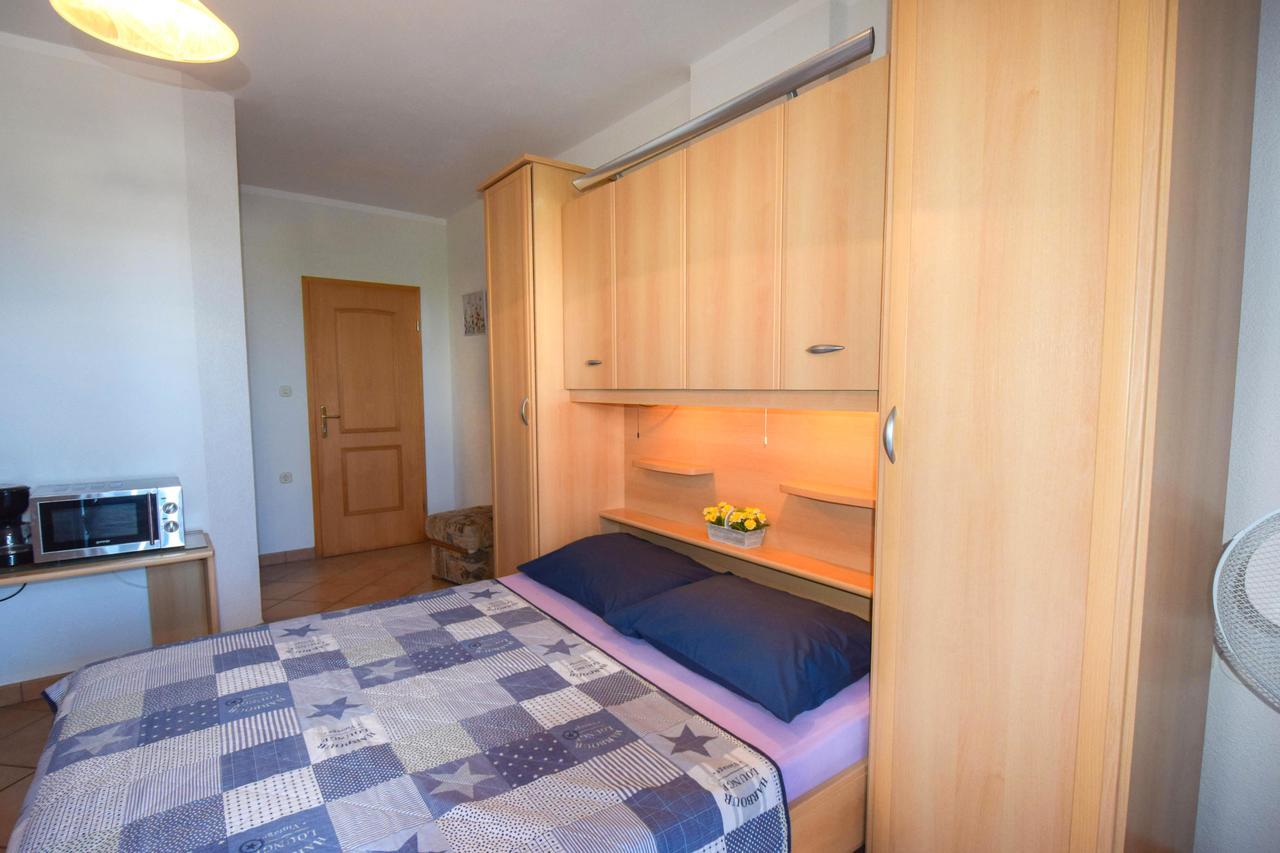Apartments & Room Matic Malinska Extérieur photo